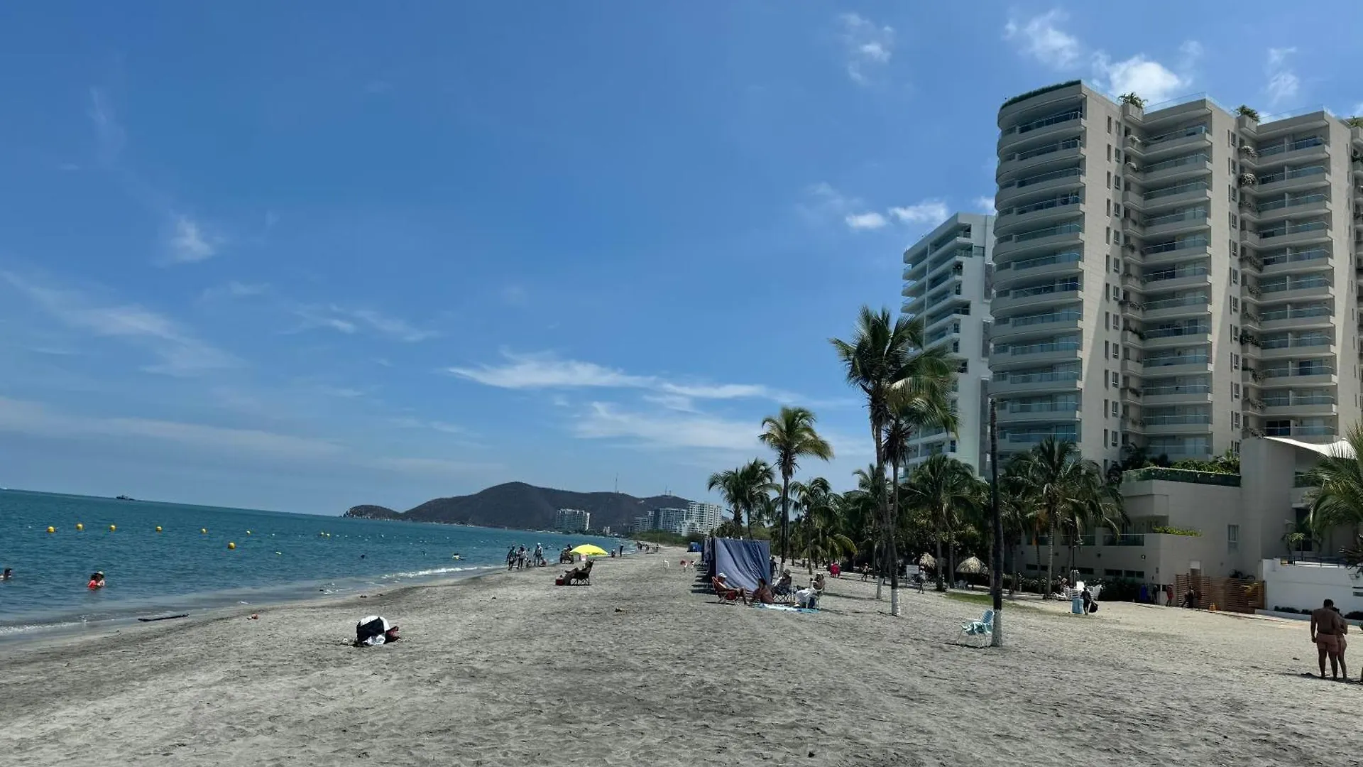 Apartment Suite Con Jacuzzi, Vista Al Mar Y Piscinas Piso 13 El Manantial Colombia